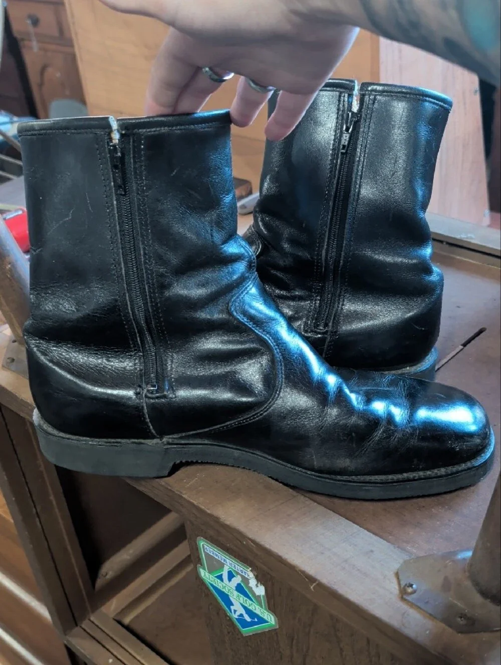 Dexter sleek black